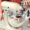 Кухонна машина KitchenAid Artisan 4,8 л 5KSM175PSEAC з відкидним блоком кремовий