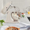 Кухонна машина KitchenAid Artisan 4,8 л 5KSM125EMH з відкидним блоком, колір молочний коктель